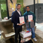 Líder indígena Marciano Chevugi de la comunidad Aché recibió donación de tablets de alta tecnología